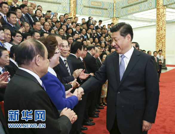 6月6日，中共中央總書記、國家主席習近平在北京會見第七屆世界華僑華人社團聯(lián)誼大會代表。新華社記者 蘭紅光 攝1