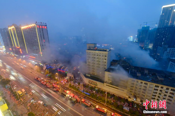 長沙一商品市場發(fā)生火災-大火狂燒7小時4