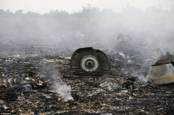 直擊馬航MH17客機(jī)墜毀現(xiàn)場9