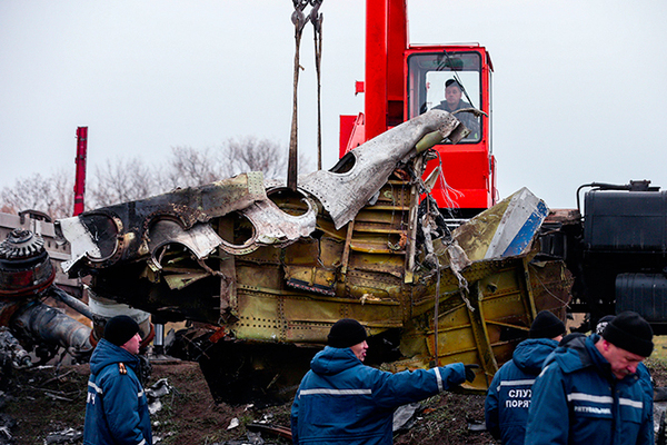 馬航MH17客機(jī)殘骸開(kāi)始裝運(yùn)2