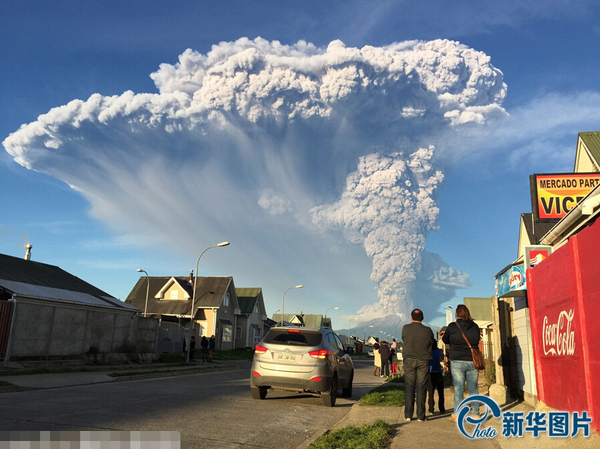 智利火山噴發(fā) 火山灰沖天如蘑菇云3