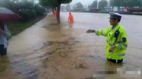 圖為暴雨中的南京。