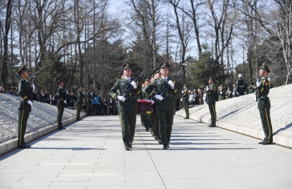 （6）第五批在韓中國(guó)人民志愿軍烈士遺骸在沈陽(yáng)安葬